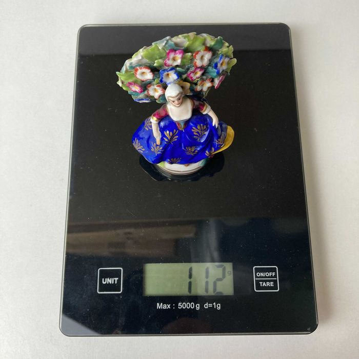 Figura em Porcelana Chelsea Século XVIII-XIX com marca Ancora Dourada