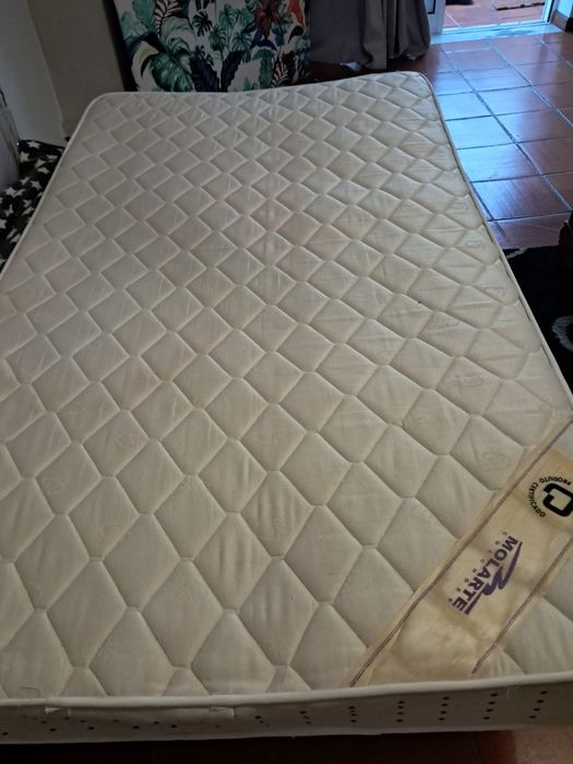 Vendo cama com colchão