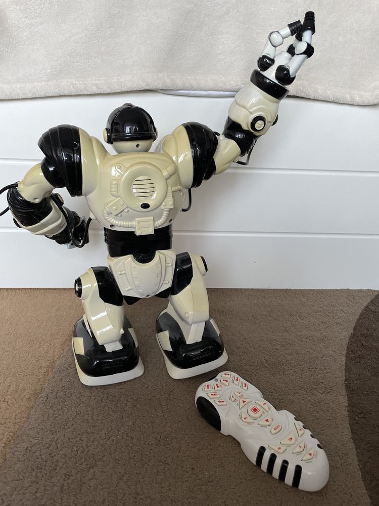 Большой Робот 37 см Robosapien Wowwee с пультом