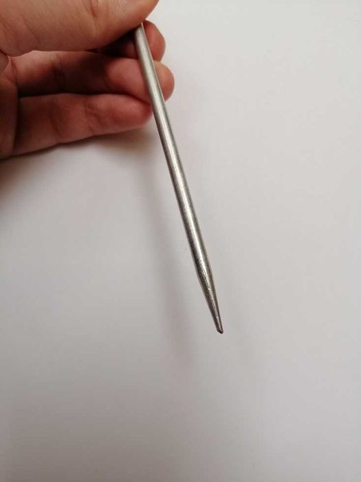 Długi, prosty drut do robienia na drutach, z aluminium. Dł 35 cm. PRL.