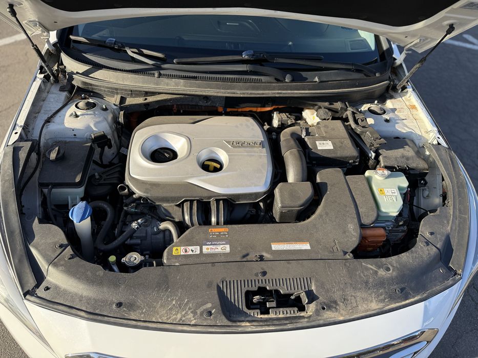 Продам Hyundai Sonata  Гибрид-Плагин 2015г