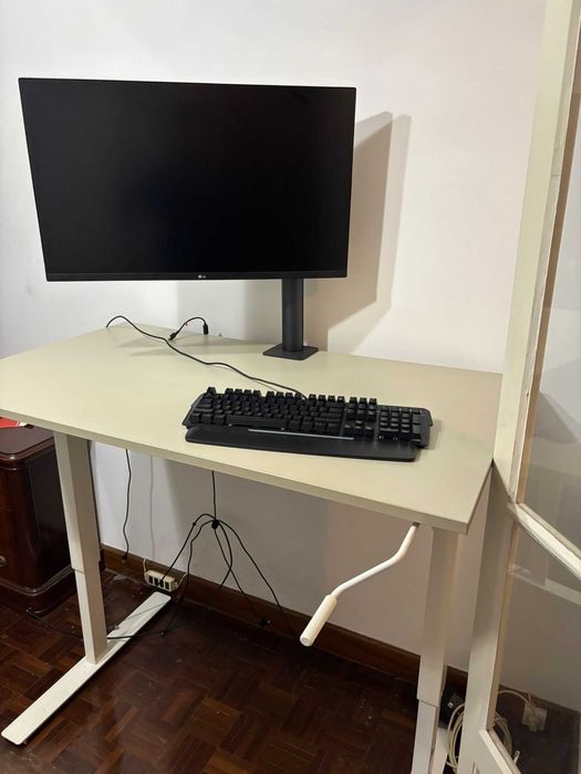 Mesa IKEA Trotten Ajustável - Perfeito Estado