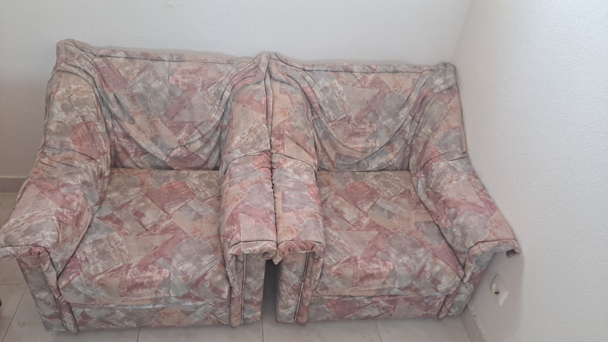 Conjunto de três sofás