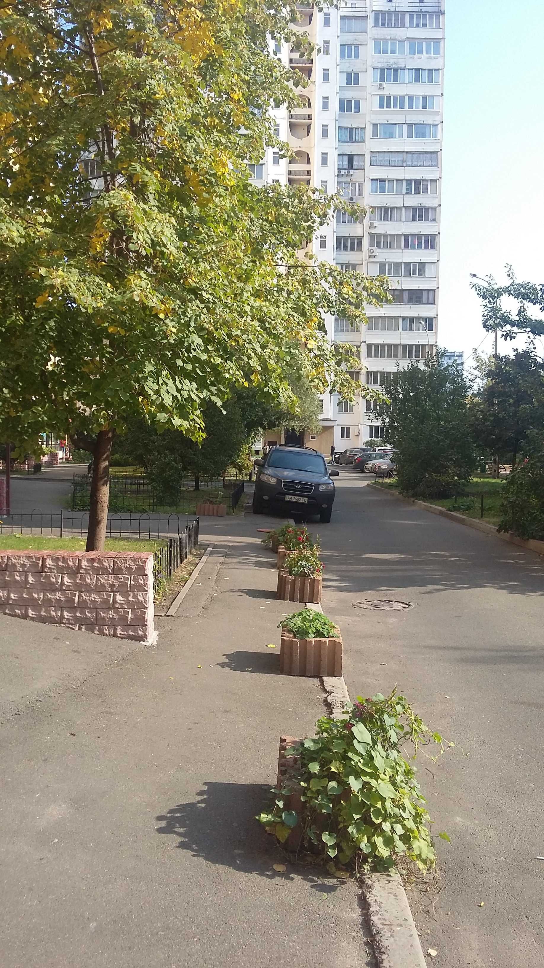 КІМНАТА для дівчини м. Дарница, М. Черниговская (можна студентку)