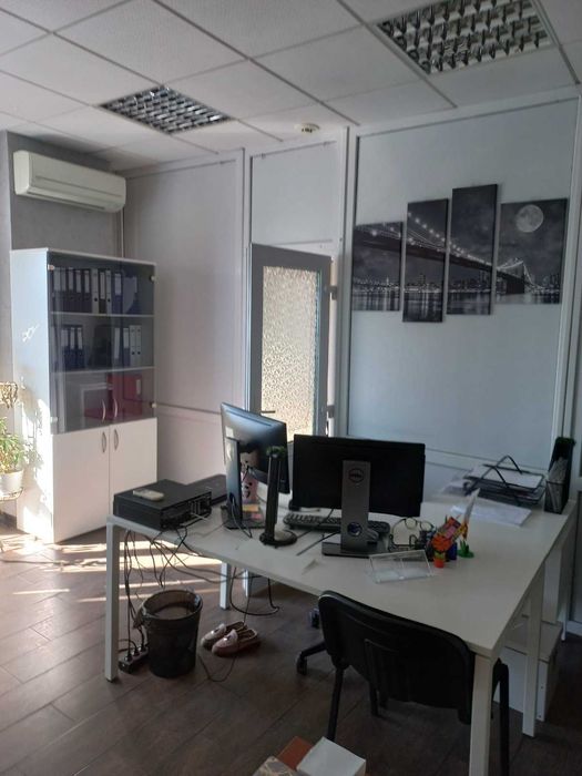 Офис на 2 этаже. Бизнес Центр. Французский б-р / пер Азарова