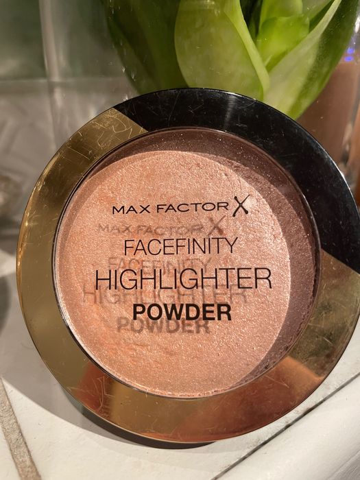 Max Factor rozświetlacz 001 nudę beam