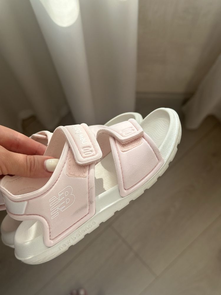 Дитячі босоніжки New Balance