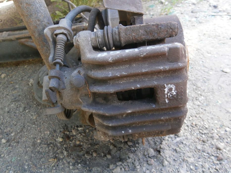 vw passat B5 FL 1,9 tdi zacisk hamulcowy lewy prawy tył