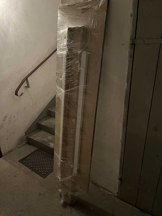 Wyposażenie sklepu odzieżowego z lustrem