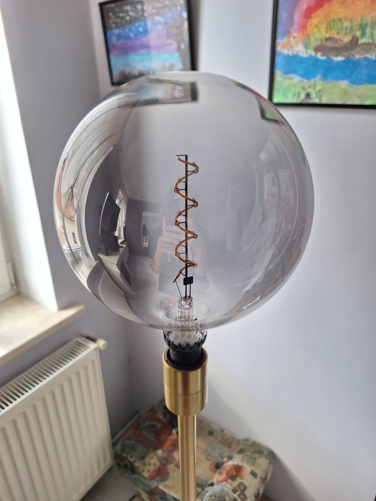 Lampa stojąca w stylu rustykalnym