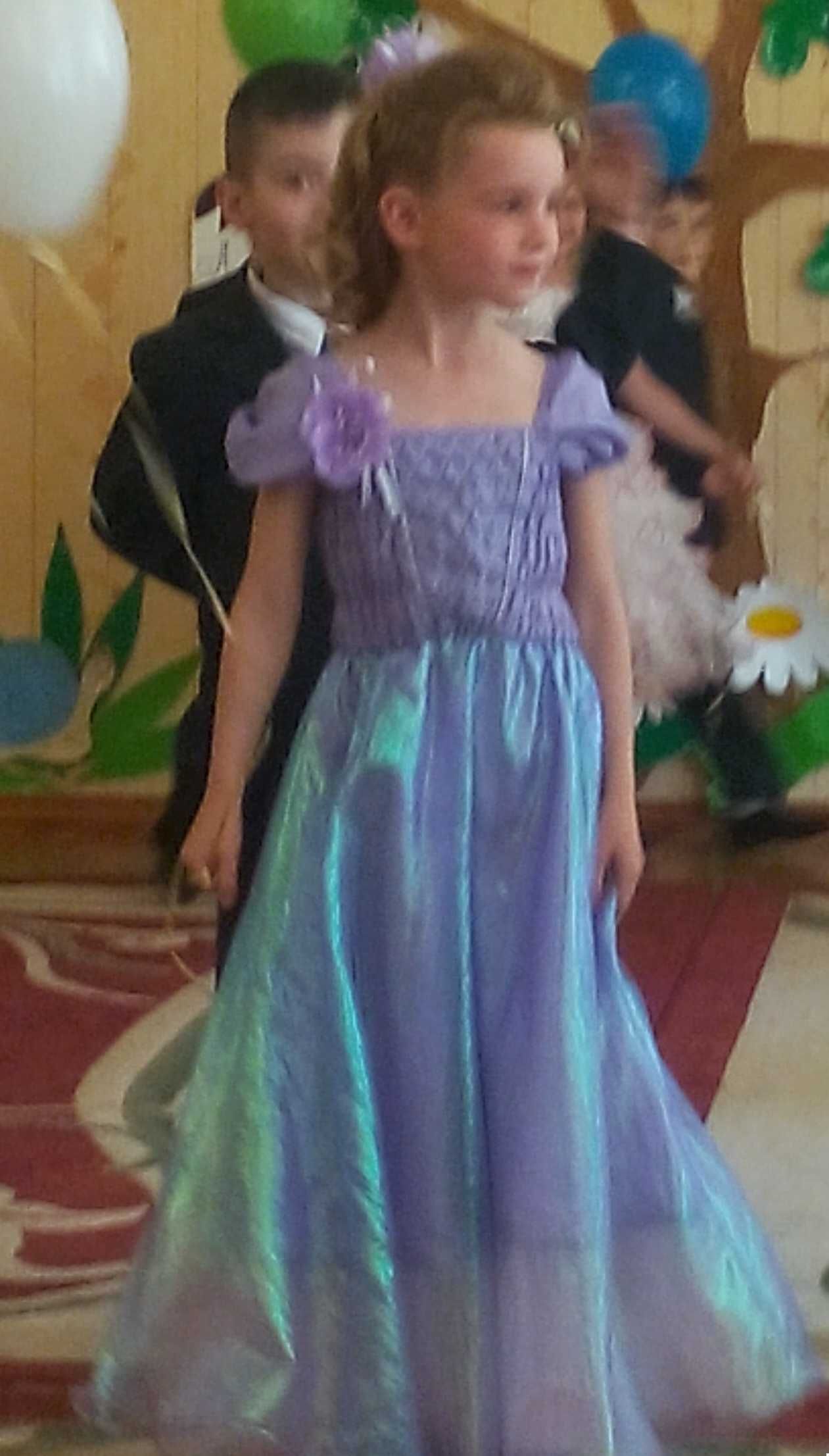 Платье на выпускной в садике на девочку 6-8 лет.