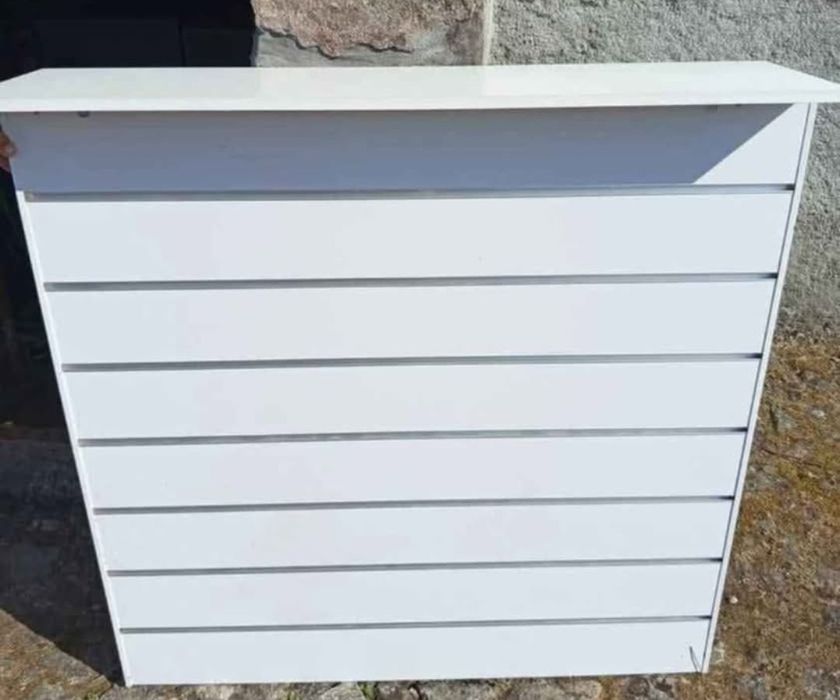 Expositor bem conservado