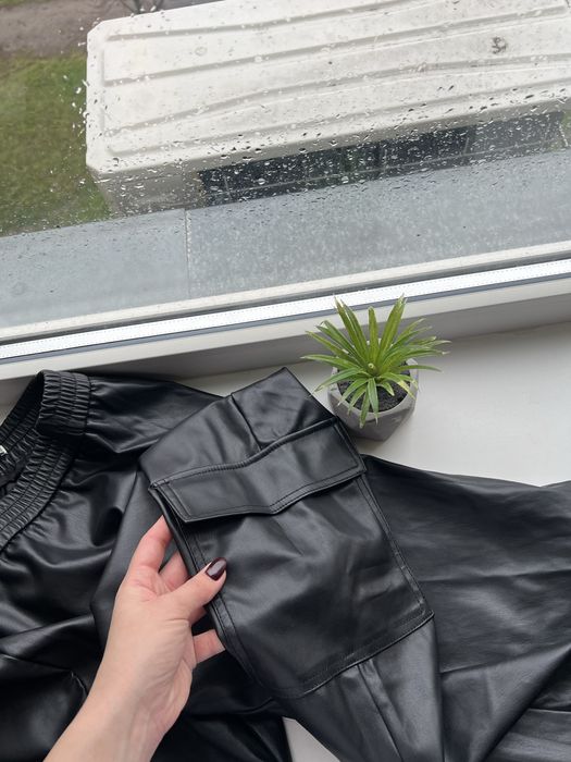 18 розмір 52 54 матові шкіряні з еко шкіри штани брюки джогери батал