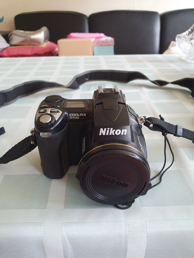 Фотоаппарат Nikon E 5700.