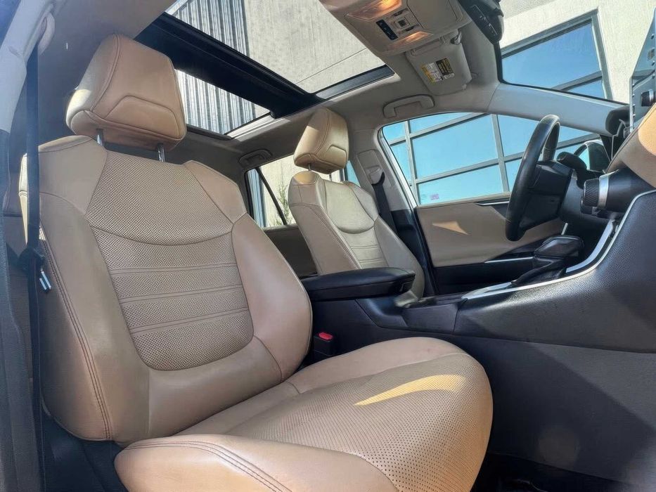 Toyota RAV4 Hybrid Limited      2021