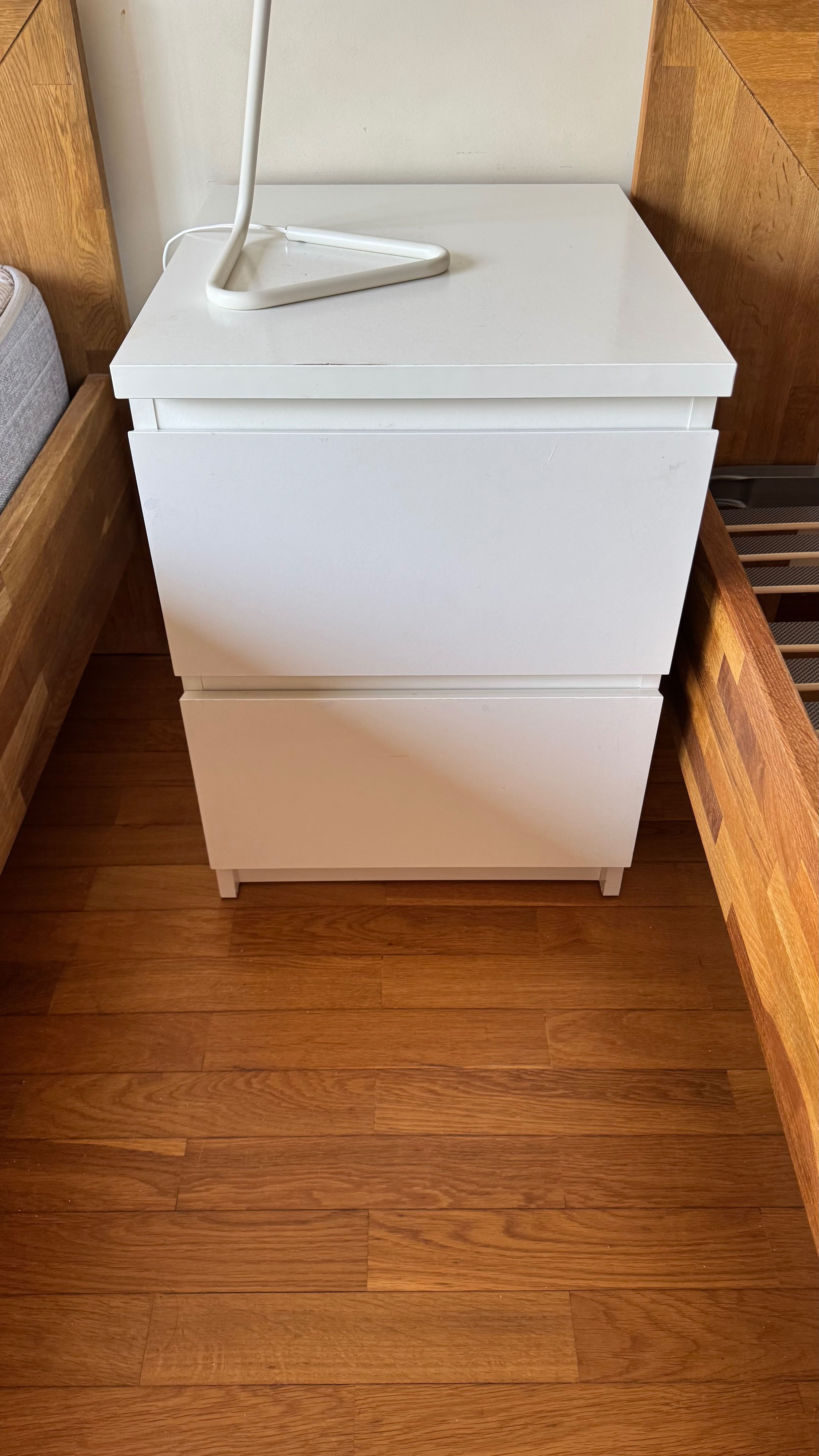 Mesa de cabeceira Ikea branca