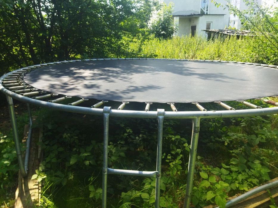 Батут 3,6 м ( з більших)