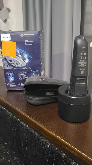 Продам электробритву PHILIPS S5884/50 серии 5000