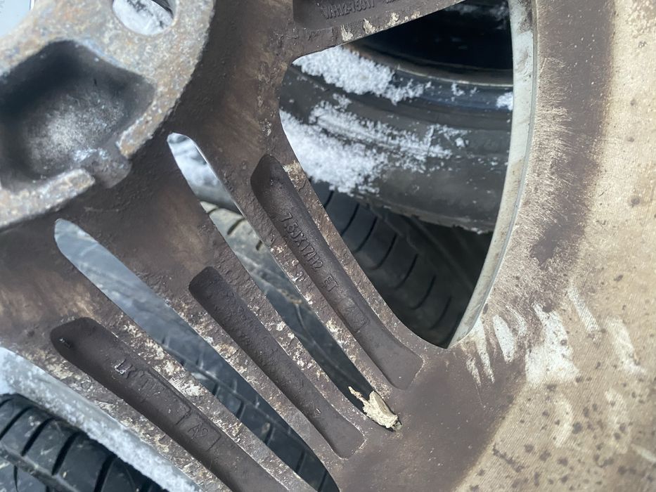Komplet felg audi 235/45r17 et 45 zima