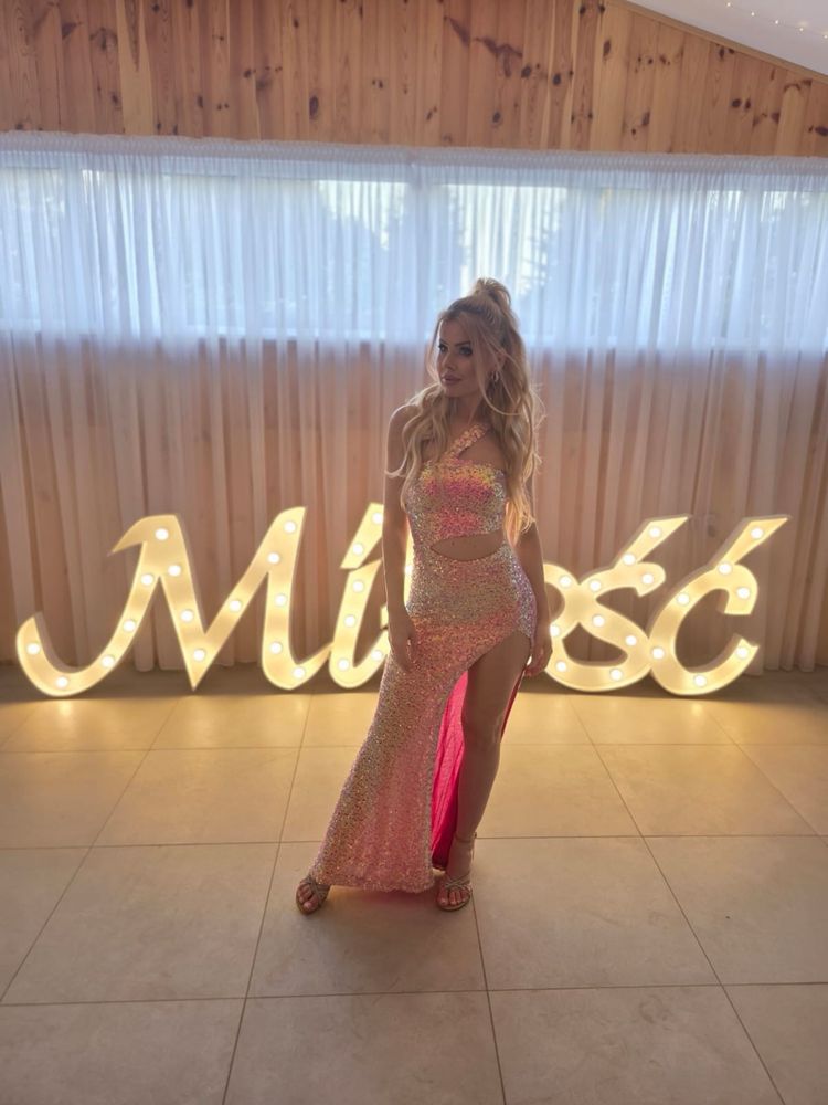 Maxi wesele różowa just unique xxs/xs barbie wycięcia cekinowa