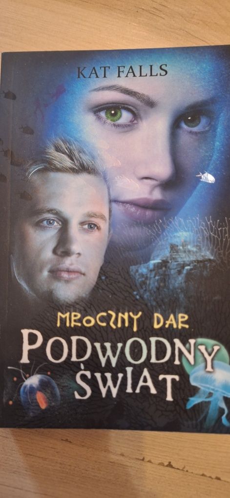 Cykl Podwodny Świat: "Mroczny Dar" i "Osada"