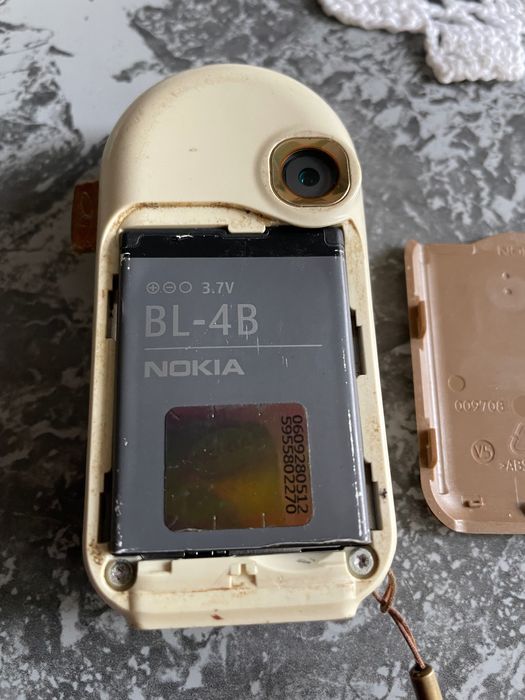 Stara telefon kultowa Nokia 7370 Gold