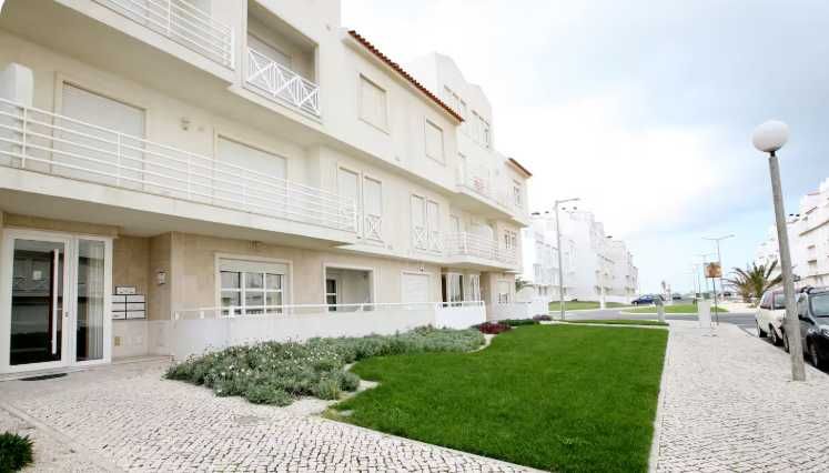 Apartamento T0 mobilado a arrendar de Setembro a Julho em Peniche