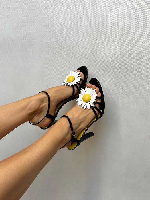 sandałki obcas szpilki kwiat stokrotka daisy nowe Skóra naturalna