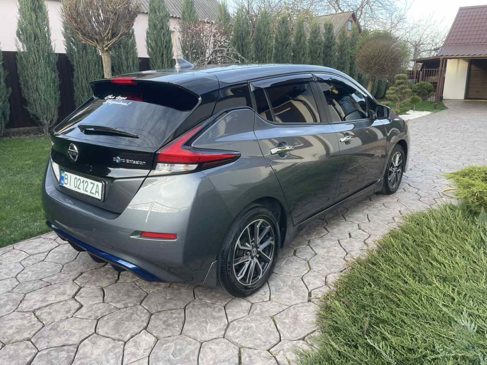 Продам Nissan Leaf