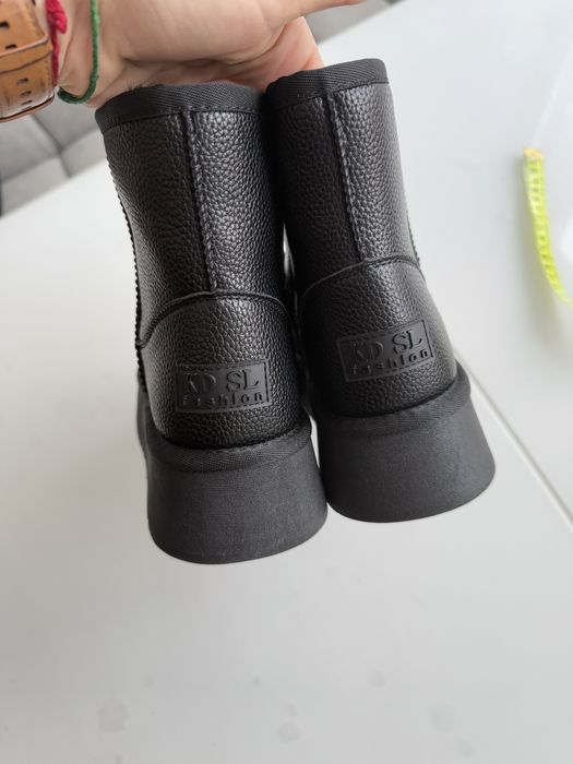 Уггі натуральна шкіра 36-23,5см