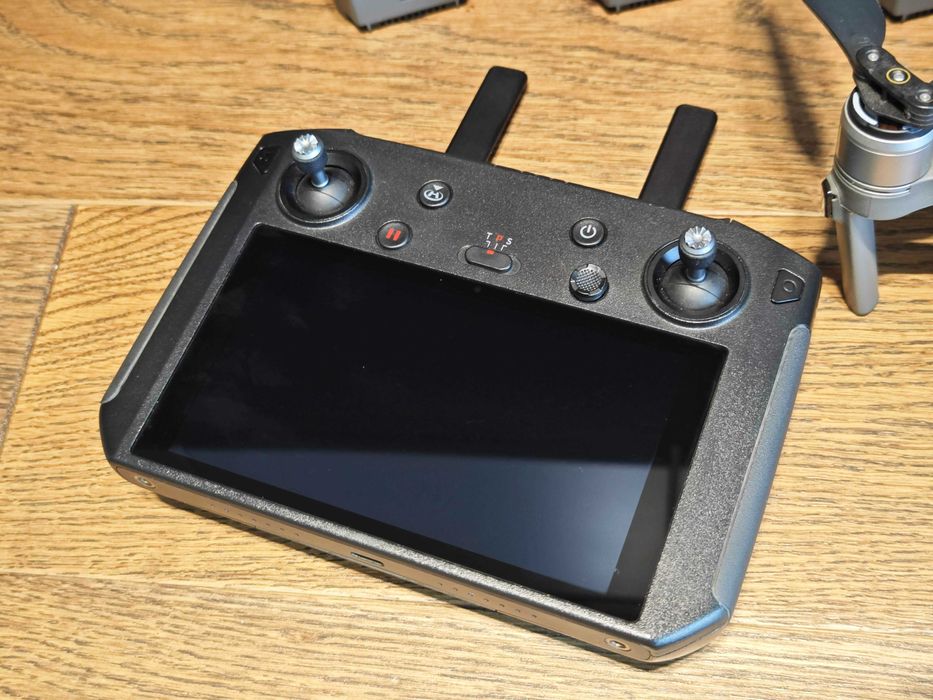 DJI Mavic 2 Pro – 4 baterie, kontroler RC Pro Enterprise, akcesoria