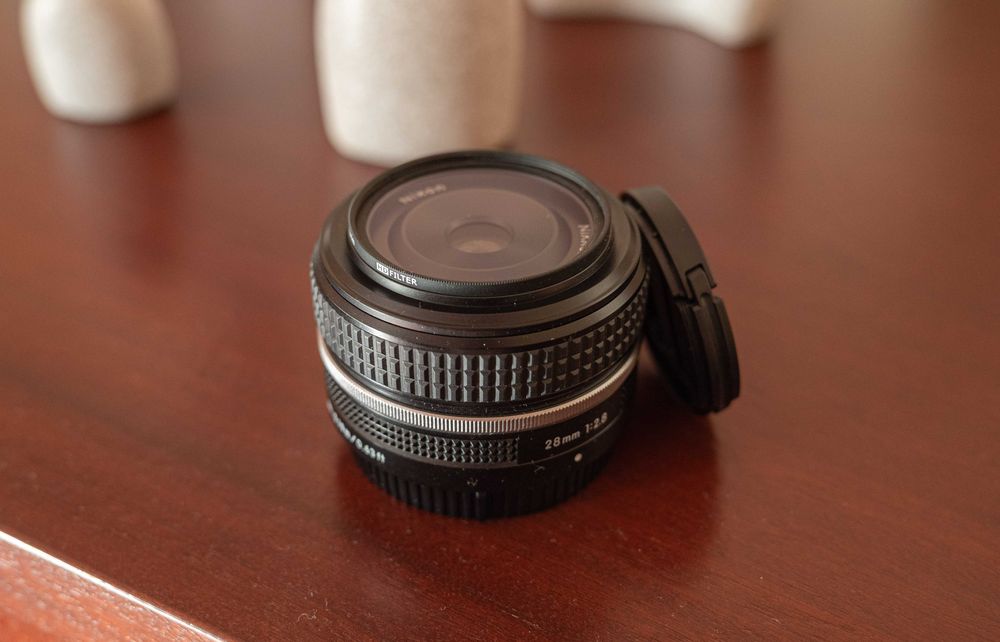 Lente NIKON NIKKOR Z 28mm f/2.8 SE + Filtro UV BENRO 52mm