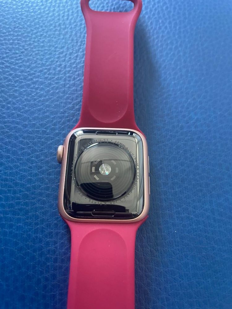 Apple Watch Series SE GPS MKQ03 A2351 40 mm Rose Gold