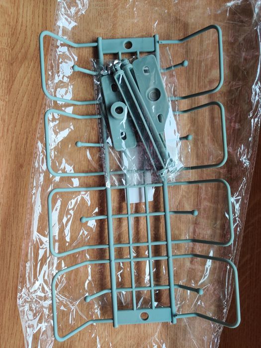 Koszyk do porządku pod biurkiem