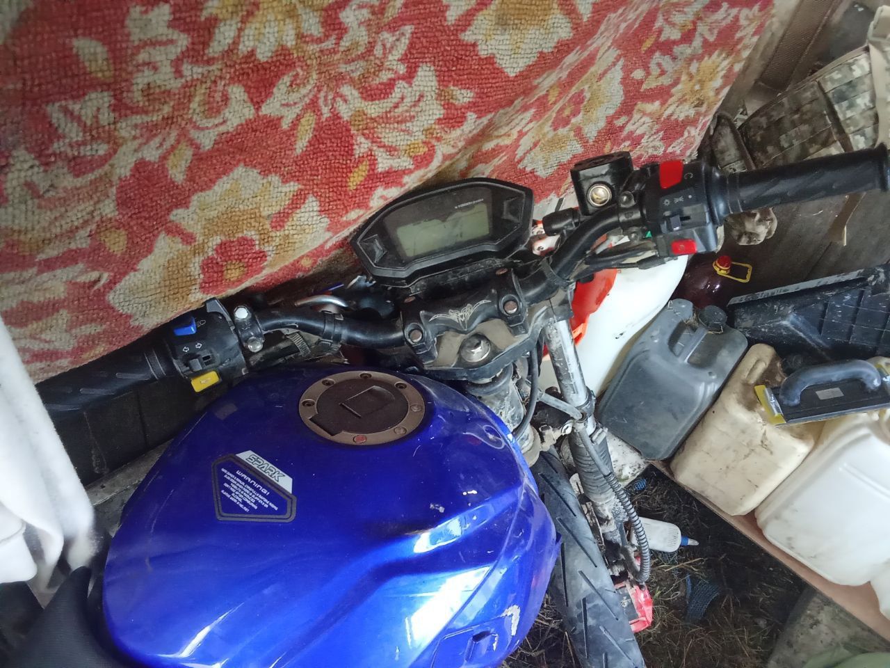 Продам спарк 200 р29 торг присутній