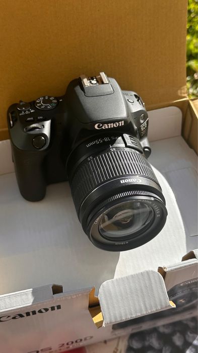 Canon EOS 200D nova