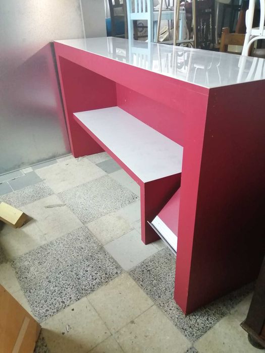 Balcao de recepcao como novo.