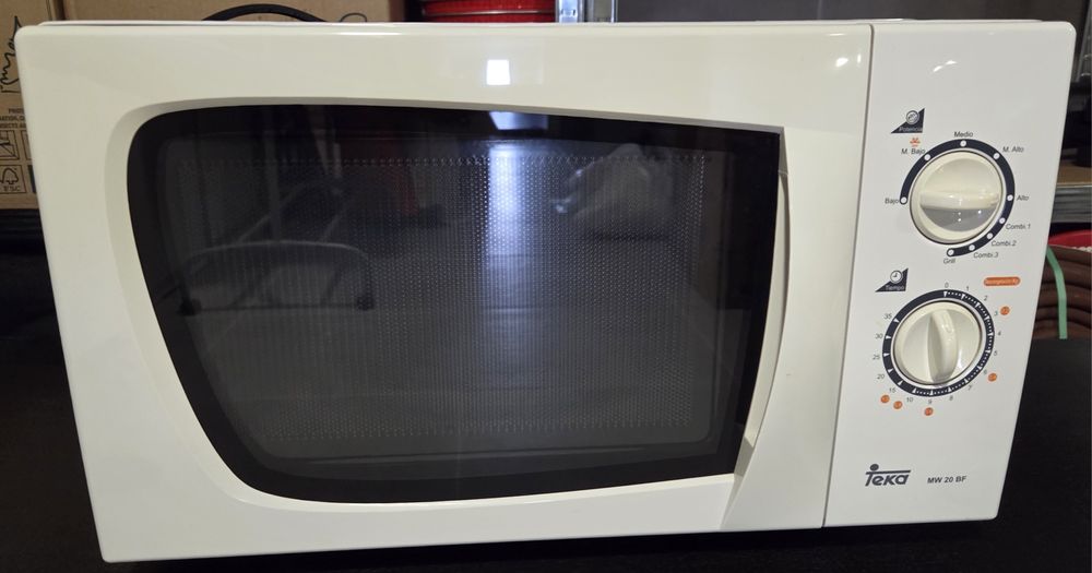 Micro-ondas com Grill Teka MW 20 BF