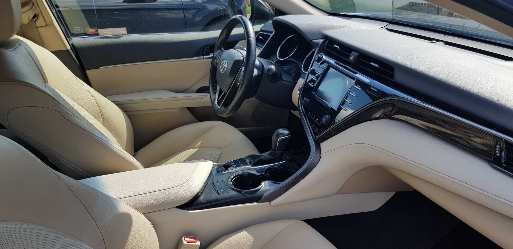 Toyota Camry hybrid 2,5 ,wersja Prestige +pakiet Comfort