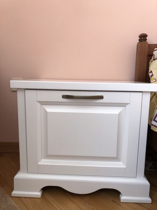 Тумбочки з дерева