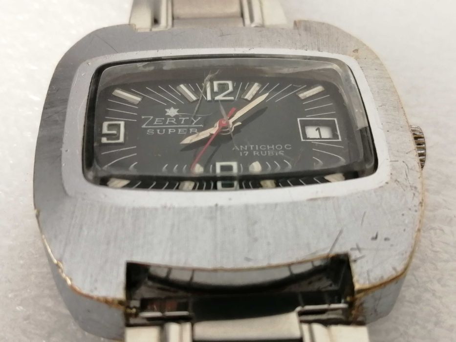 Relógio de pulso vintage de corda mecânico Zerty Super