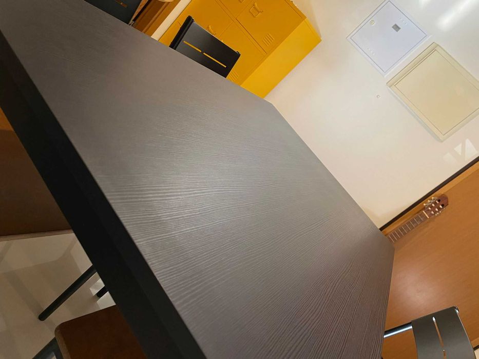 conjunto de mesa e cadeiras super conservado  - Só 65 Euros