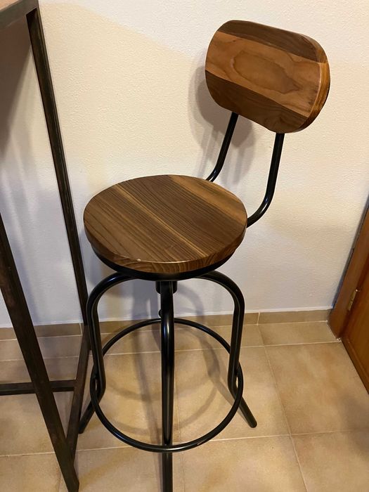Mesa de sala/cozinha e bancos de estilo industrial vintage