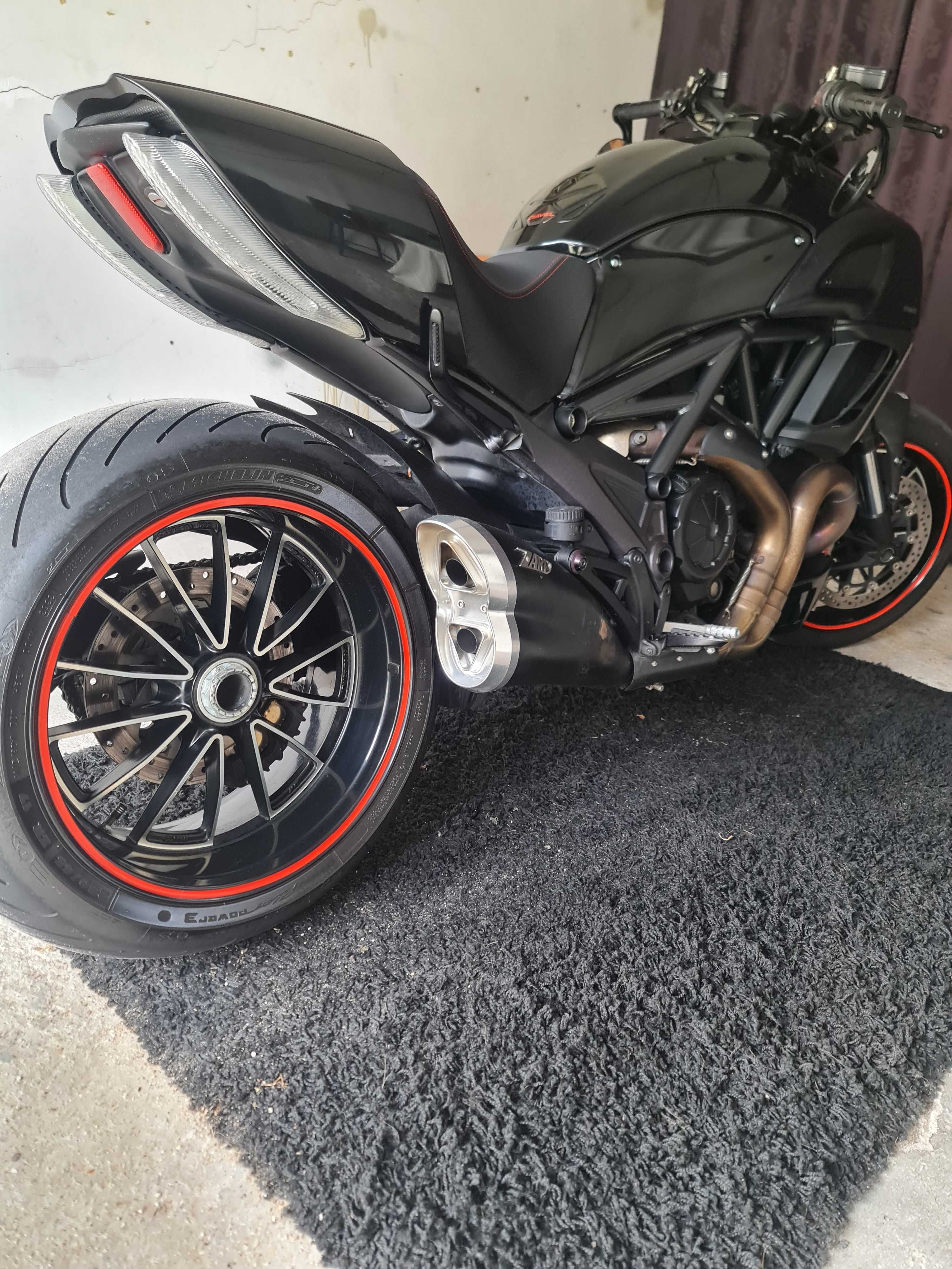 Ducati Diavel 1200 versão AMG