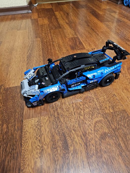 конструктор LEGO Technic McLaren Senna GTR (42123).