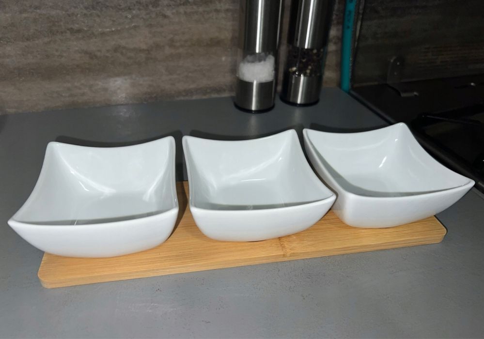 Zestaw 3 sztuk miseczka na przekąski porcelanowe + bambusowa tacka