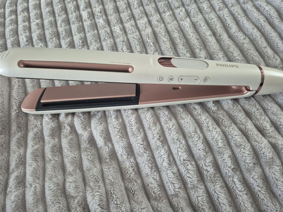 Prostownica SenseIQ BHS830/00