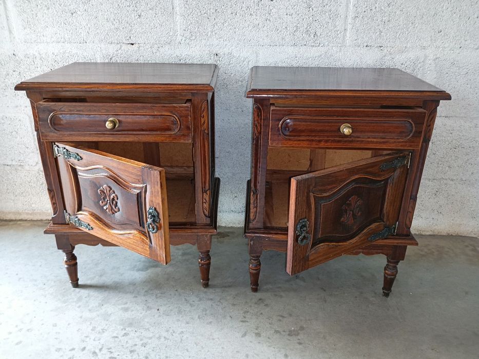 Par de mesinhas de cabeceira vintage