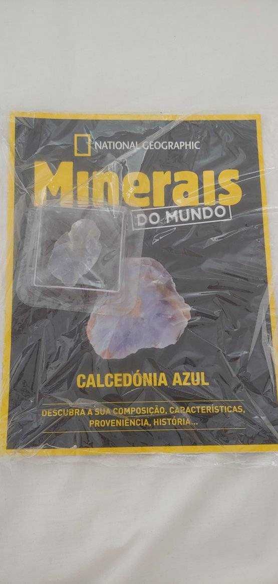 3 fascículos com minerais calcedónia, malaquite e turquesa