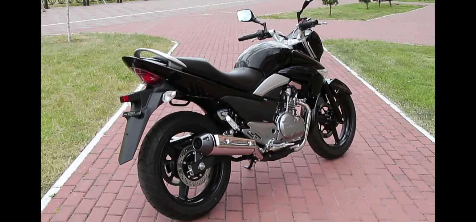 Мотоцикл SUZUKI GSR 250